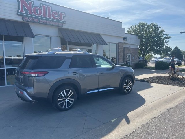 Used 2024 Nissan Pathfinder Platinum w/ Cargo Package image 5