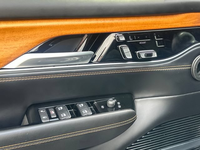 Used 2022 Jeep Grand Wagoneer Series III w/ Flexible Seating Group AWD/4WD image 14