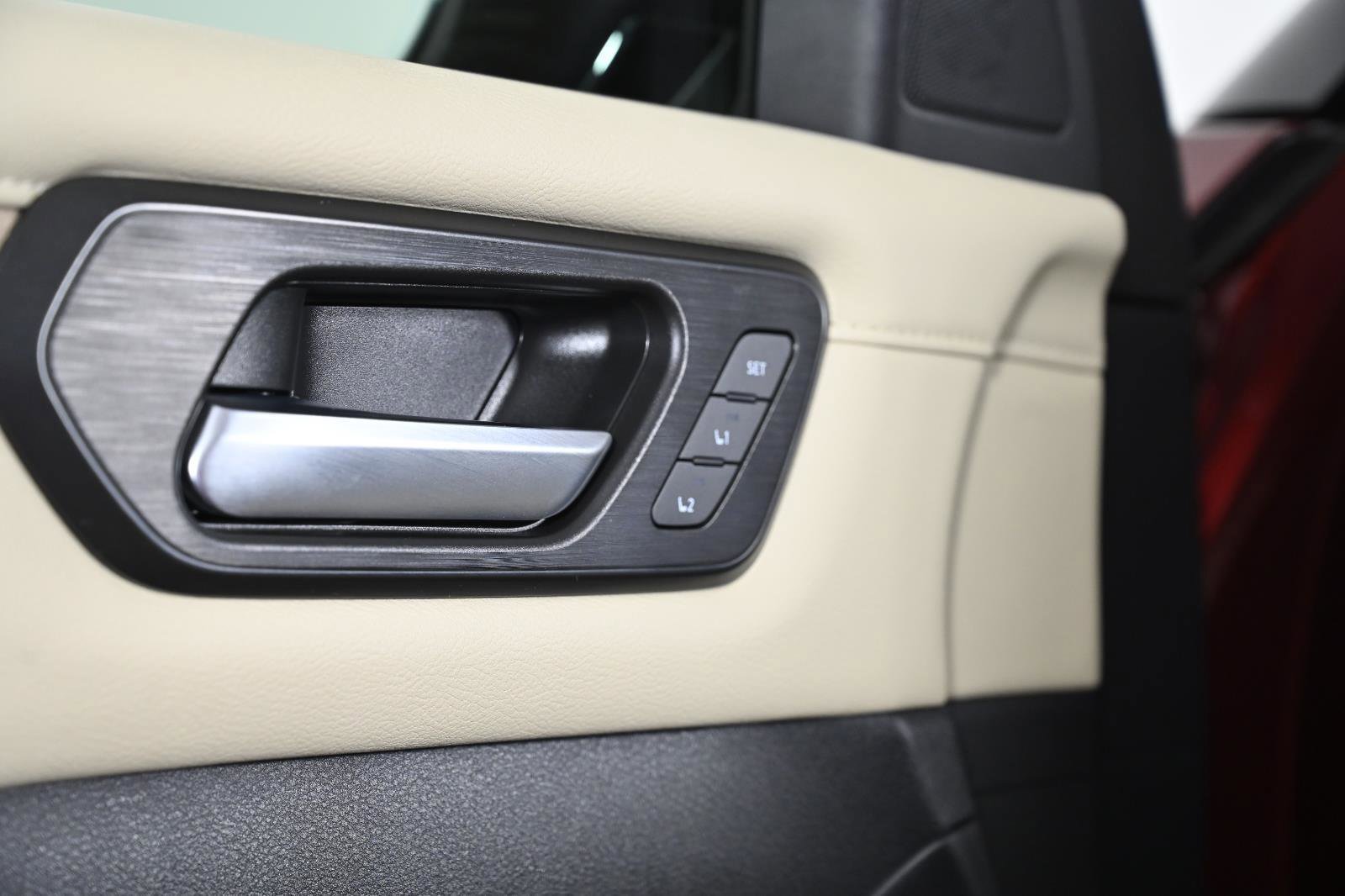 Used 2025 Nissan Armada Platinum image 23