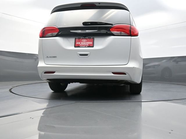 Used 2023 Chrysler Voyager LX image 36