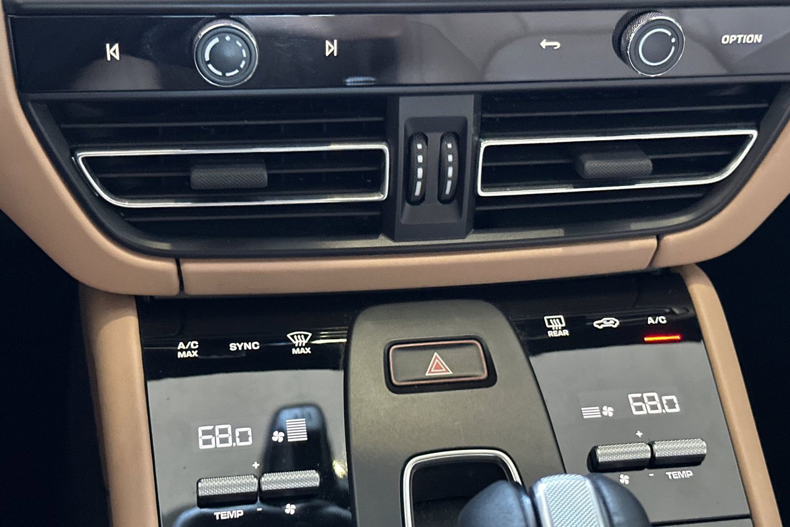 Certified 2023 Porsche Macan S image 25