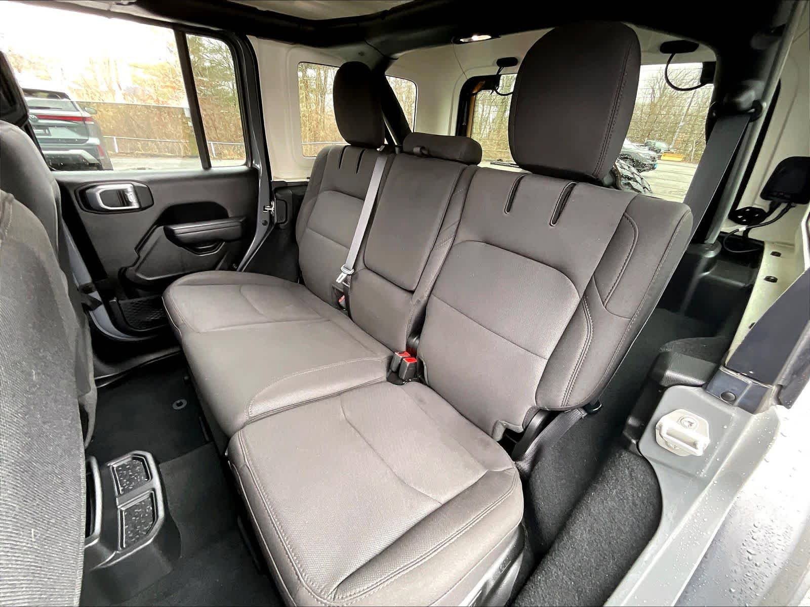Used 2023 Jeep Wrangler Unlimited w/ Cold Weather Group AWD/4WD image 15