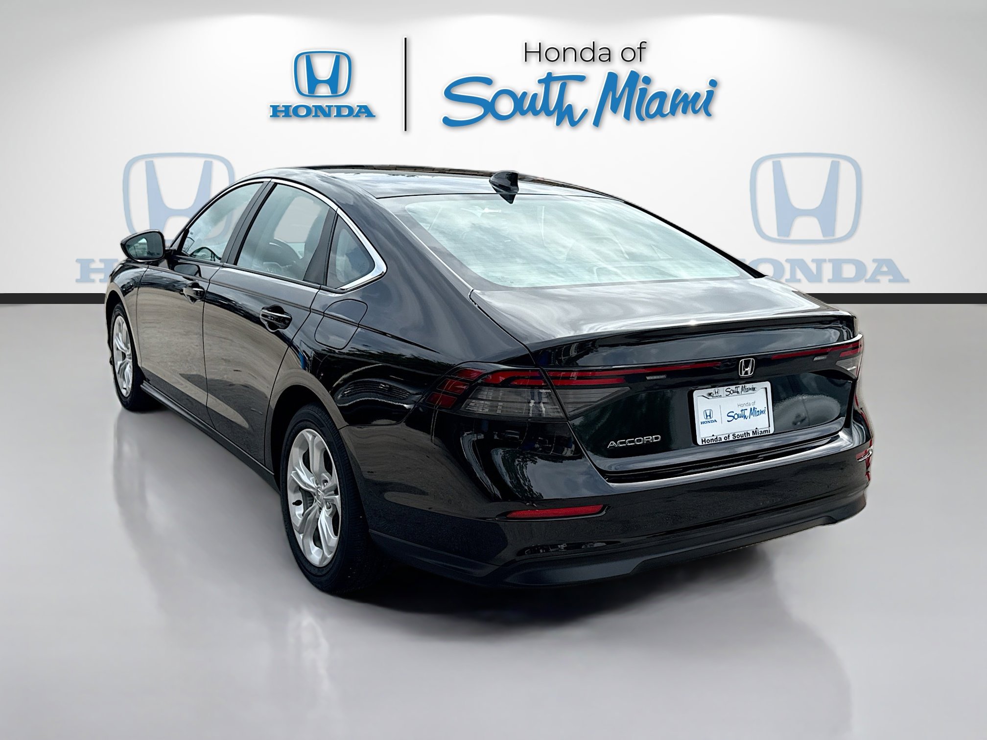 Certified 2023 Honda Accord LX image 5
