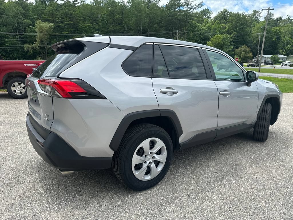 Used 2024 Toyota RAV4 LE AWD/4WD image 5