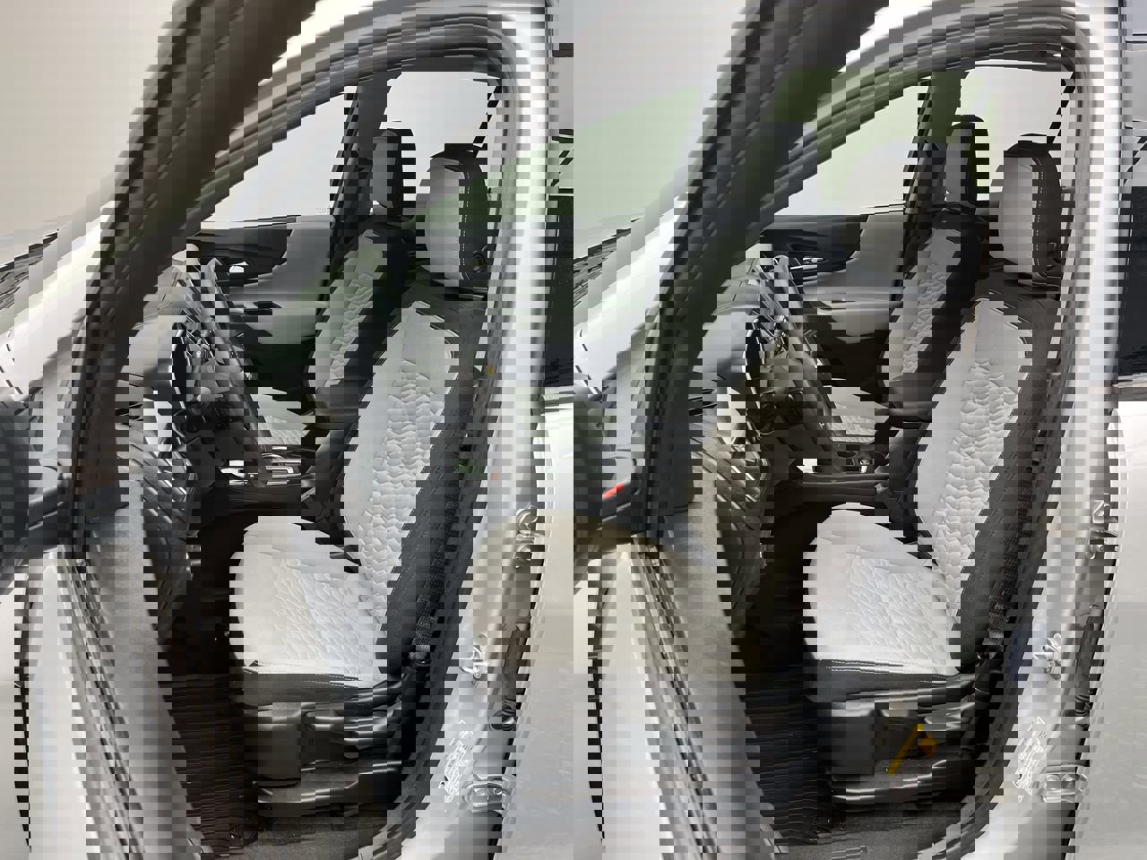 Used 2018 Chevrolet Equinox LS image 8