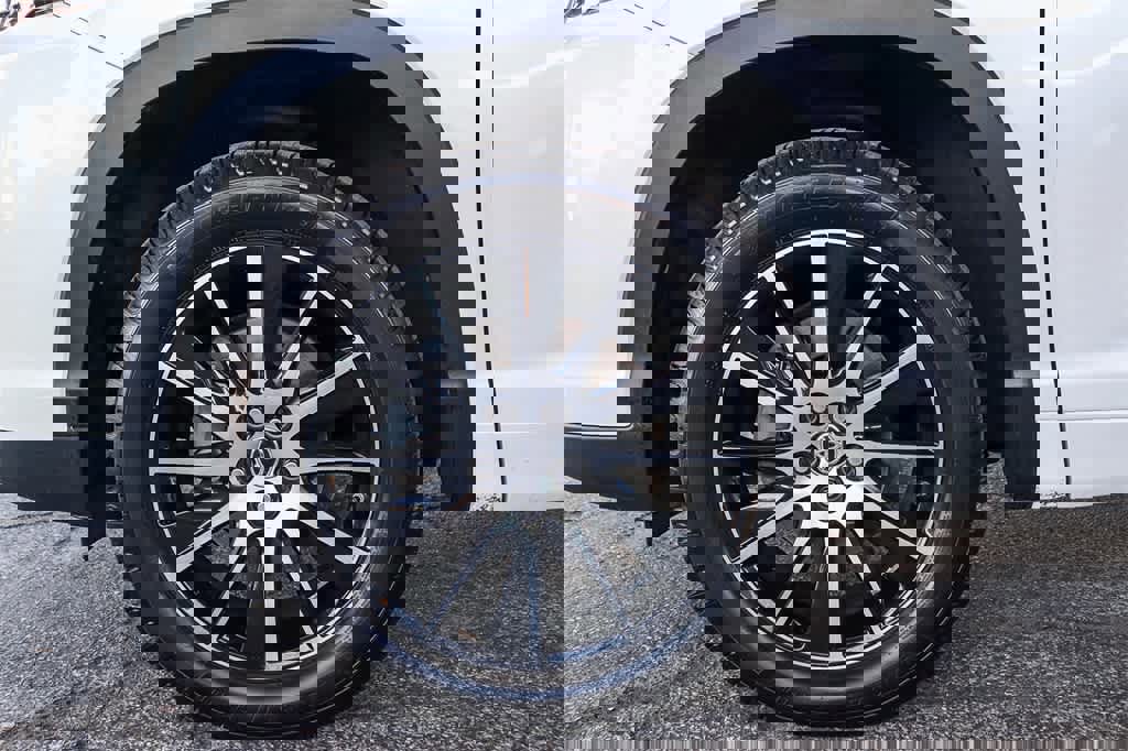 Used 2017 Toyota Highlander SE image 11