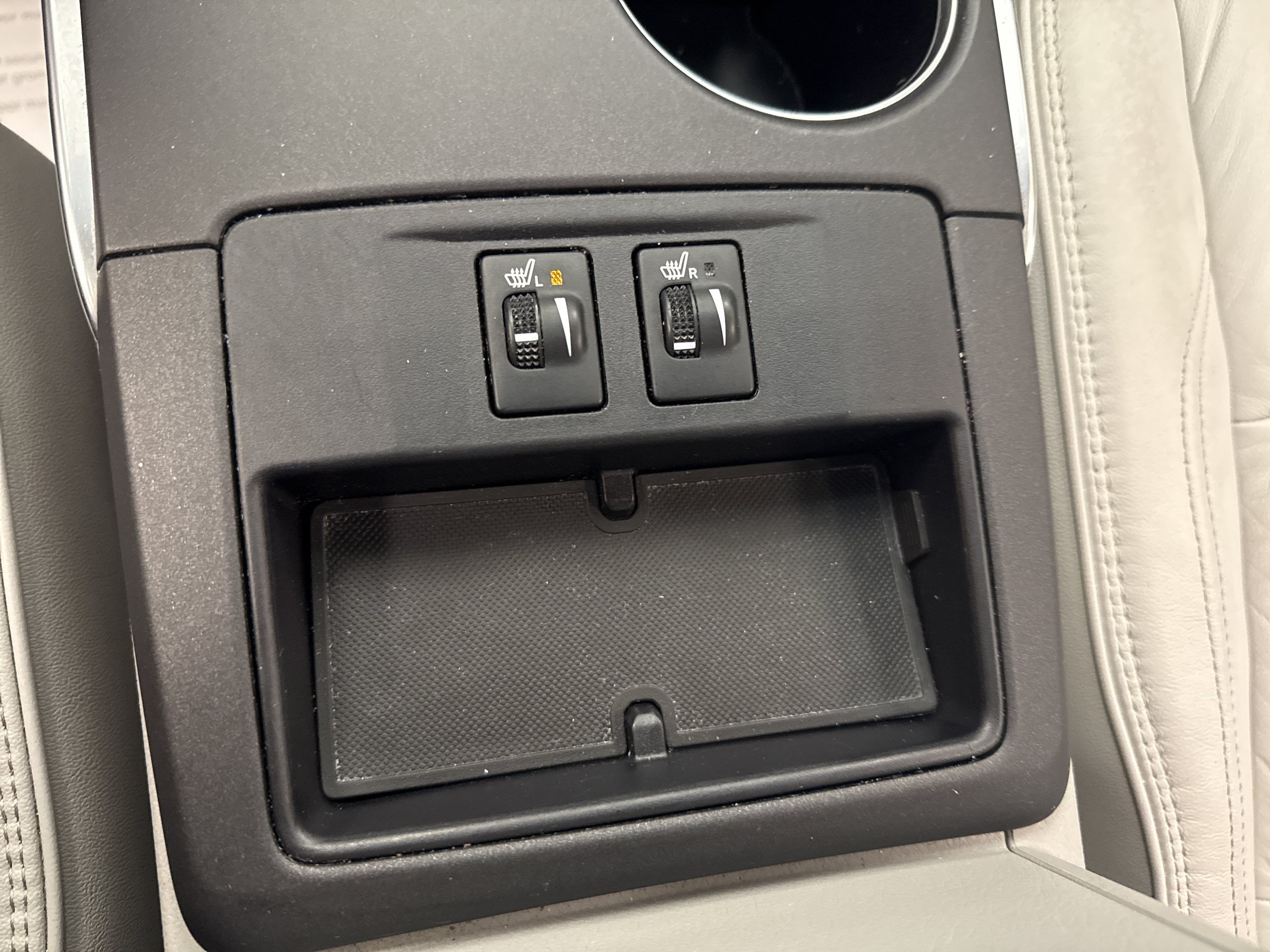 Used 2015 Toyota Camry XLE FWD image 30