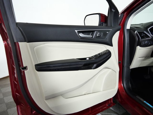 Certified 2019 Ford Edge Titanium FWD image 16