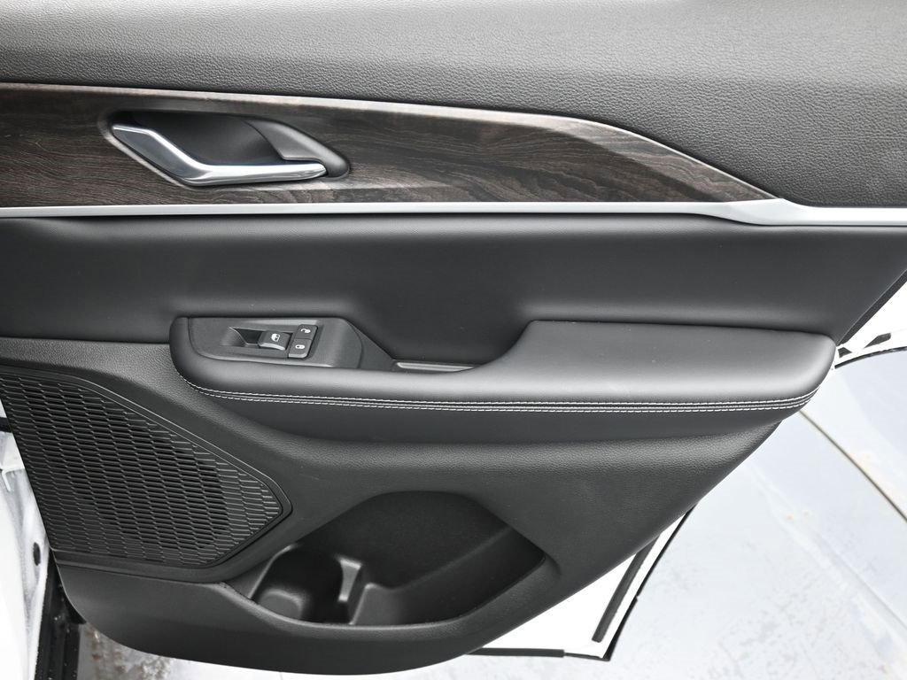 New 2026 Jeep Grand Cherokee Altitude image 14