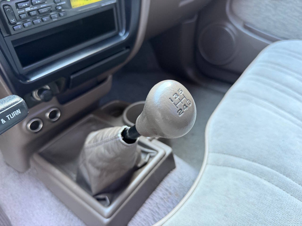 Used 1998 Toyota Tacoma 2WD Regular Cab w/ Value Edition Plus Pkg image 2