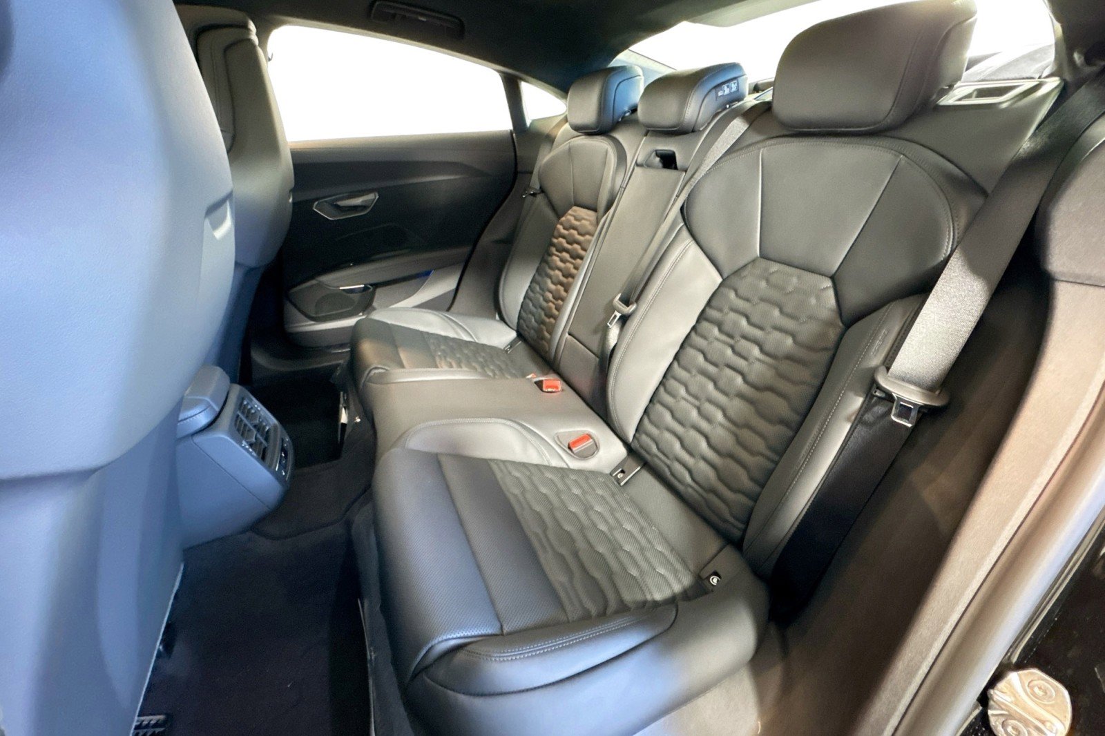 New 2026 Audi RS e-tron GT performance image 21