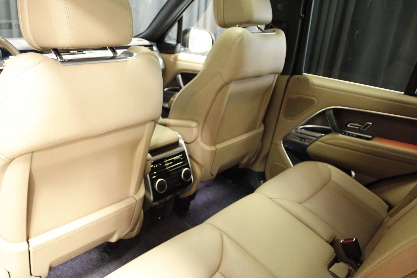 Used 2025 Land Rover Range Rover SE image 39