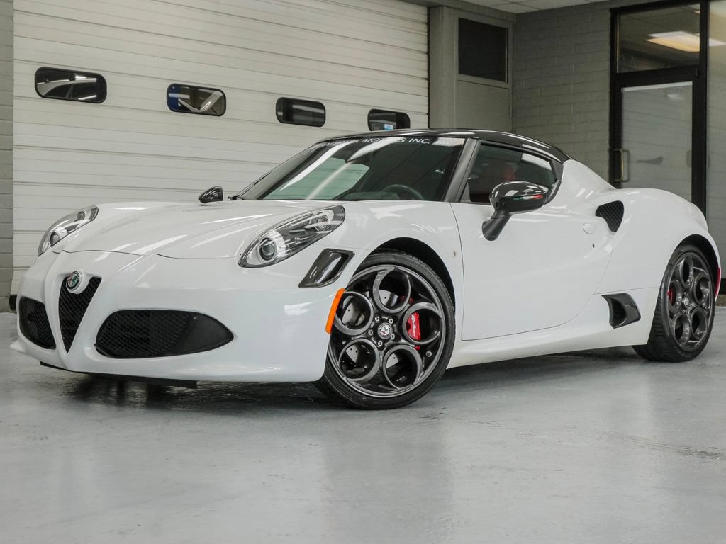 Used 2018 Alfa Romeo 4C Coupe w/ Coupe Track Package 1 RWD image 2
