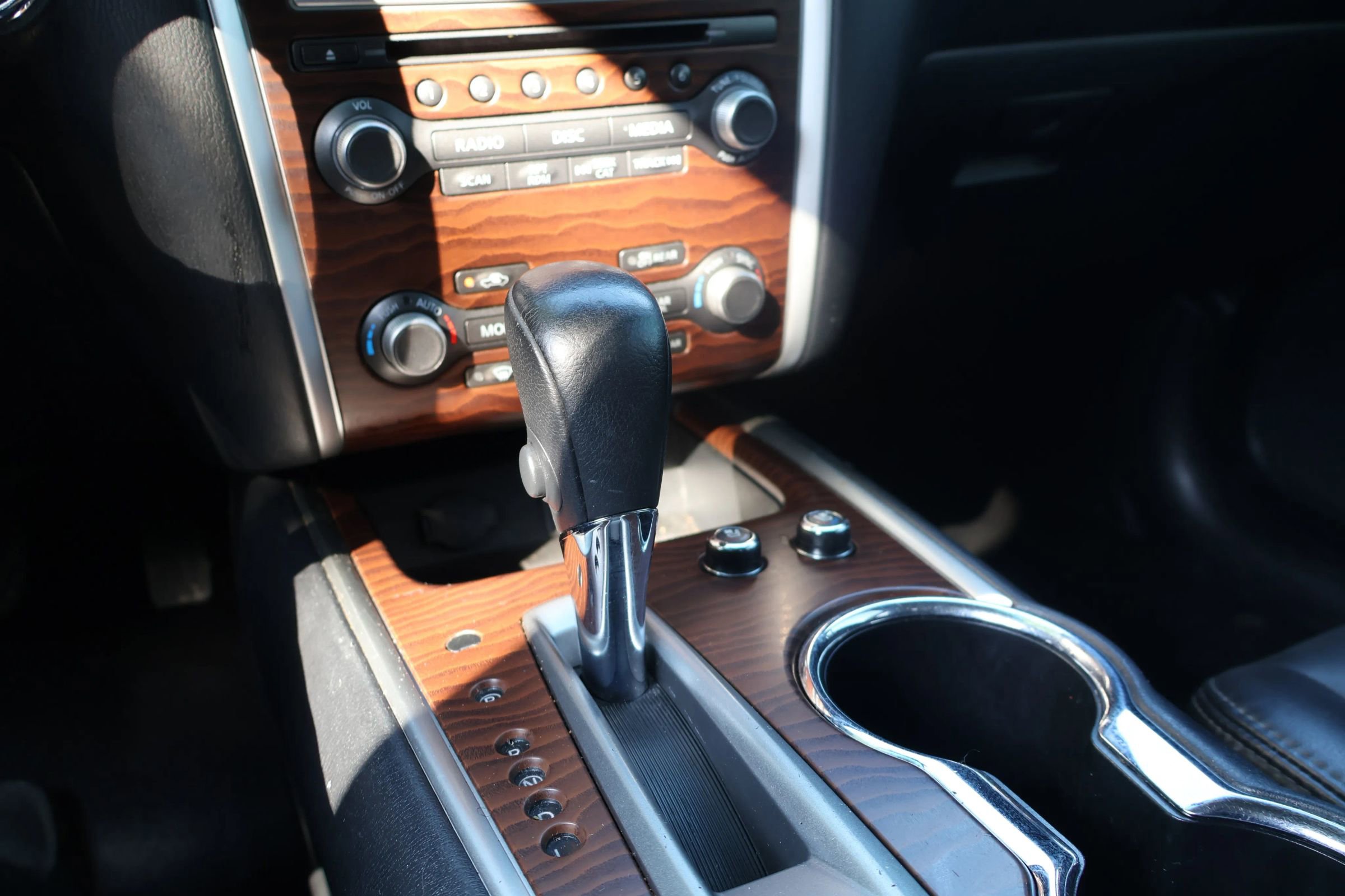 Used 2019 Nissan Pathfinder Platinum image 30