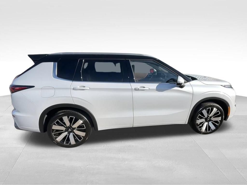 New 2026 Mitsubishi Outlander SEL FWD image 9