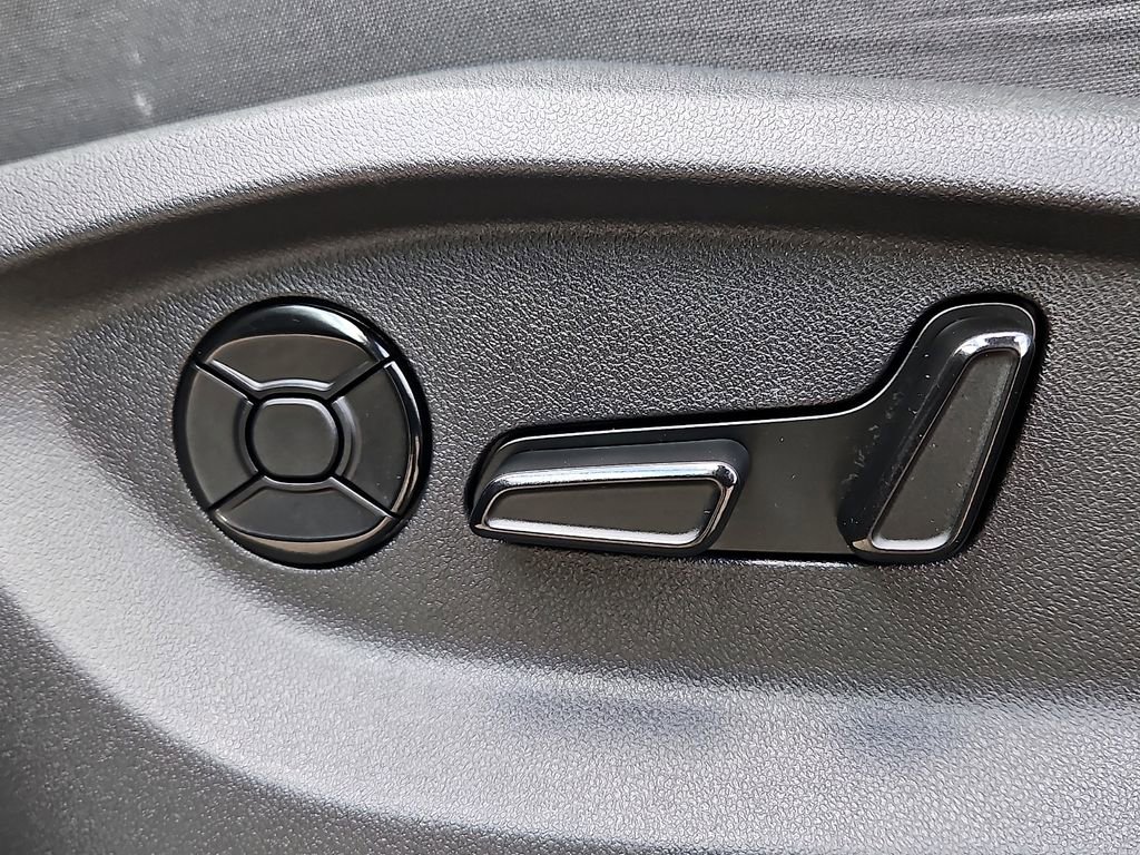 Certified 2025 Volkswagen Tiguan SE w/ Panoramic Sunroof Package image 25