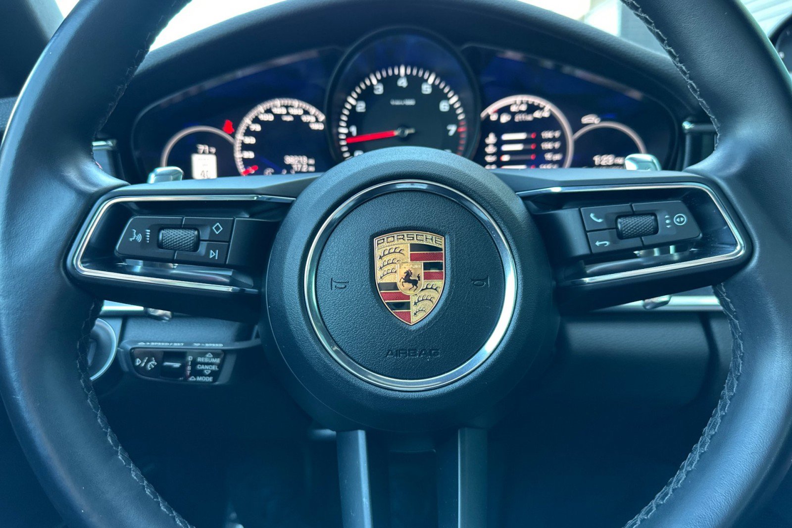 Certified 2023 Porsche Panamera Platinum Edition image 24