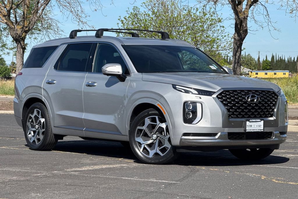 Used 2022 Hyundai Palisade Calligraphy w/ Winter Package image 2