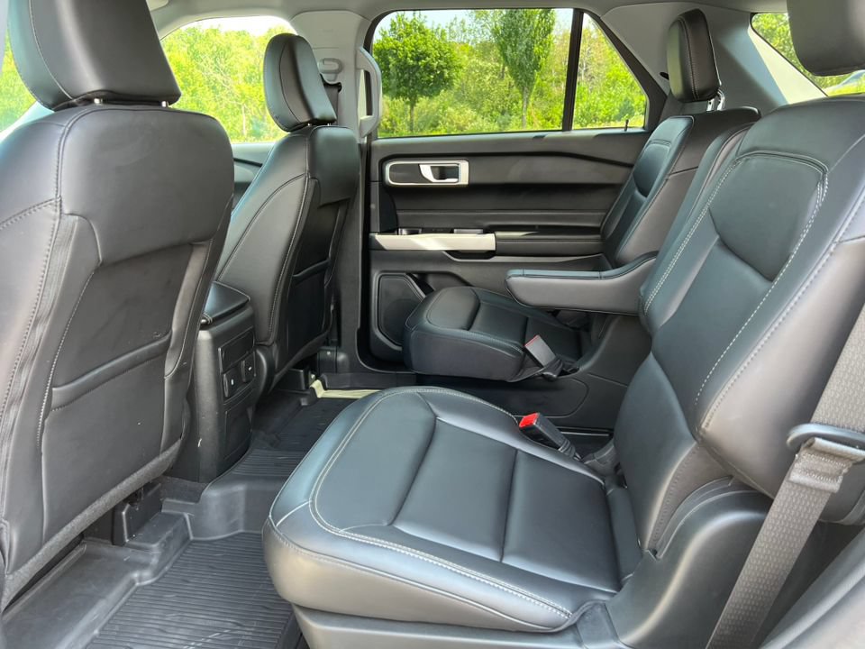 Certified 2023 Ford Explorer XLT w/ Equipment Group 202A AWD/4WD image 4