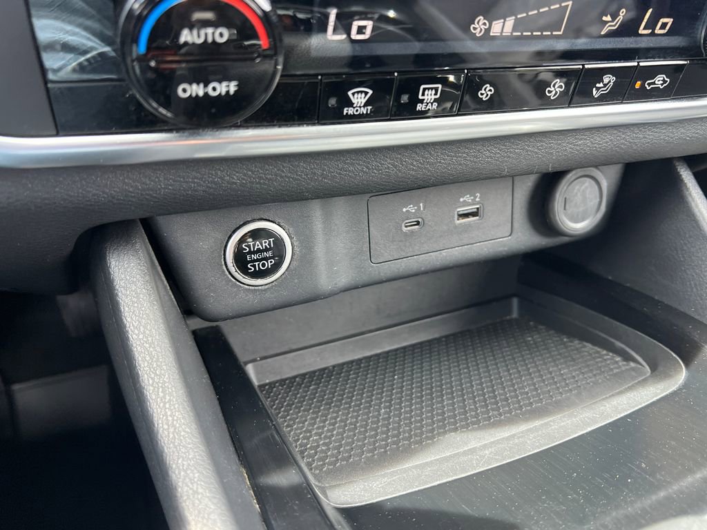 Used 2023 Nissan Rogue SV image 32