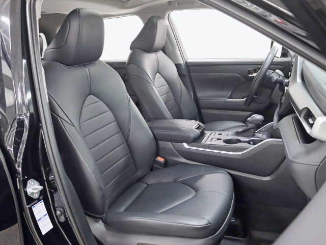 Used 2020 Toyota Highlander XLE AWD/4WD image 22