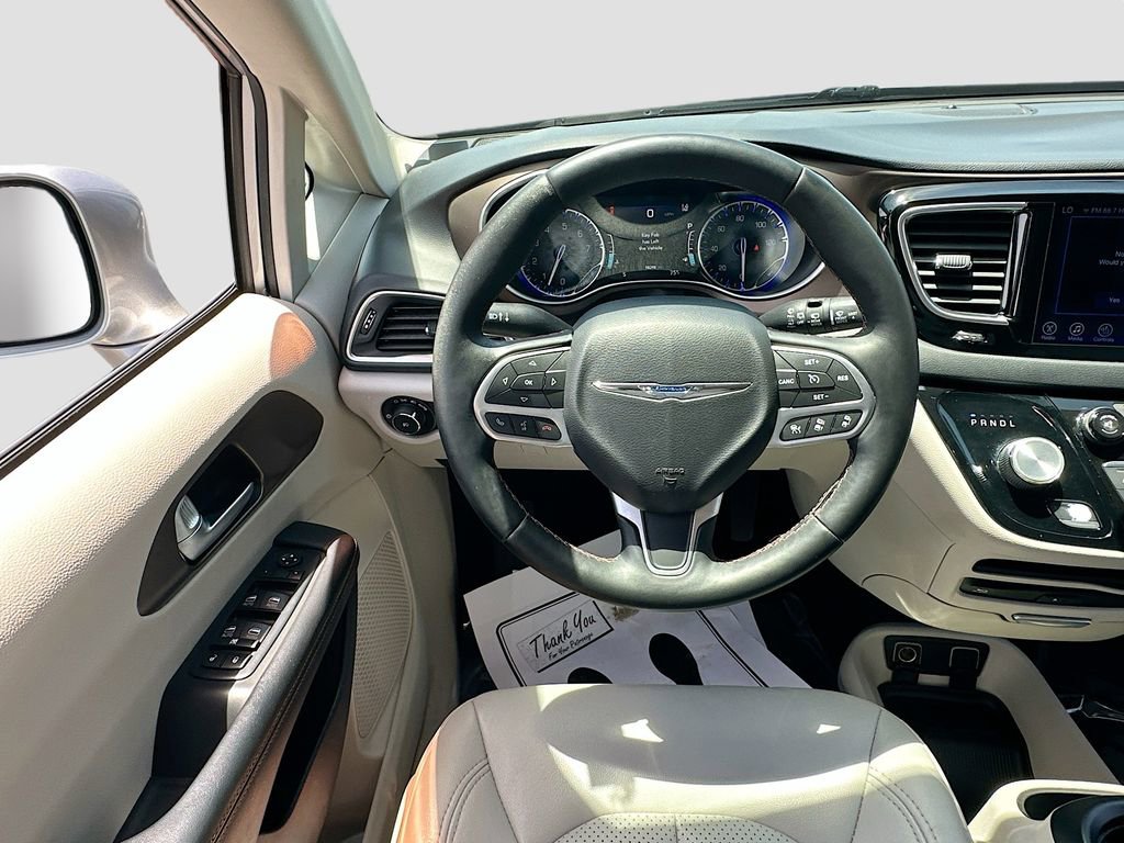 Used 2017 Chrysler Pacifica Touring-L Plus w/ Advanced Safetytec Group FWD image 22