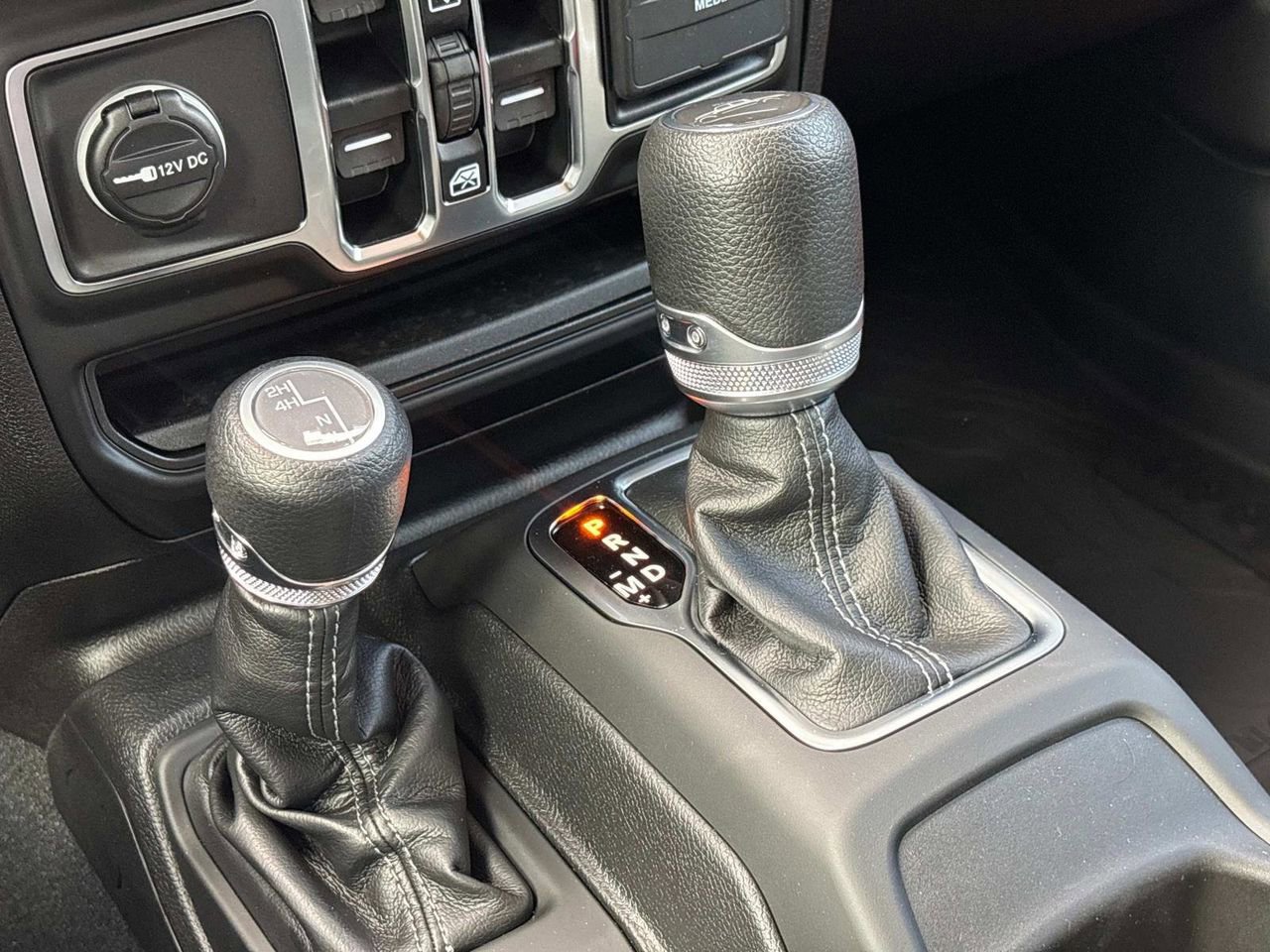 New 2025 Jeep Gladiator Sport image 24