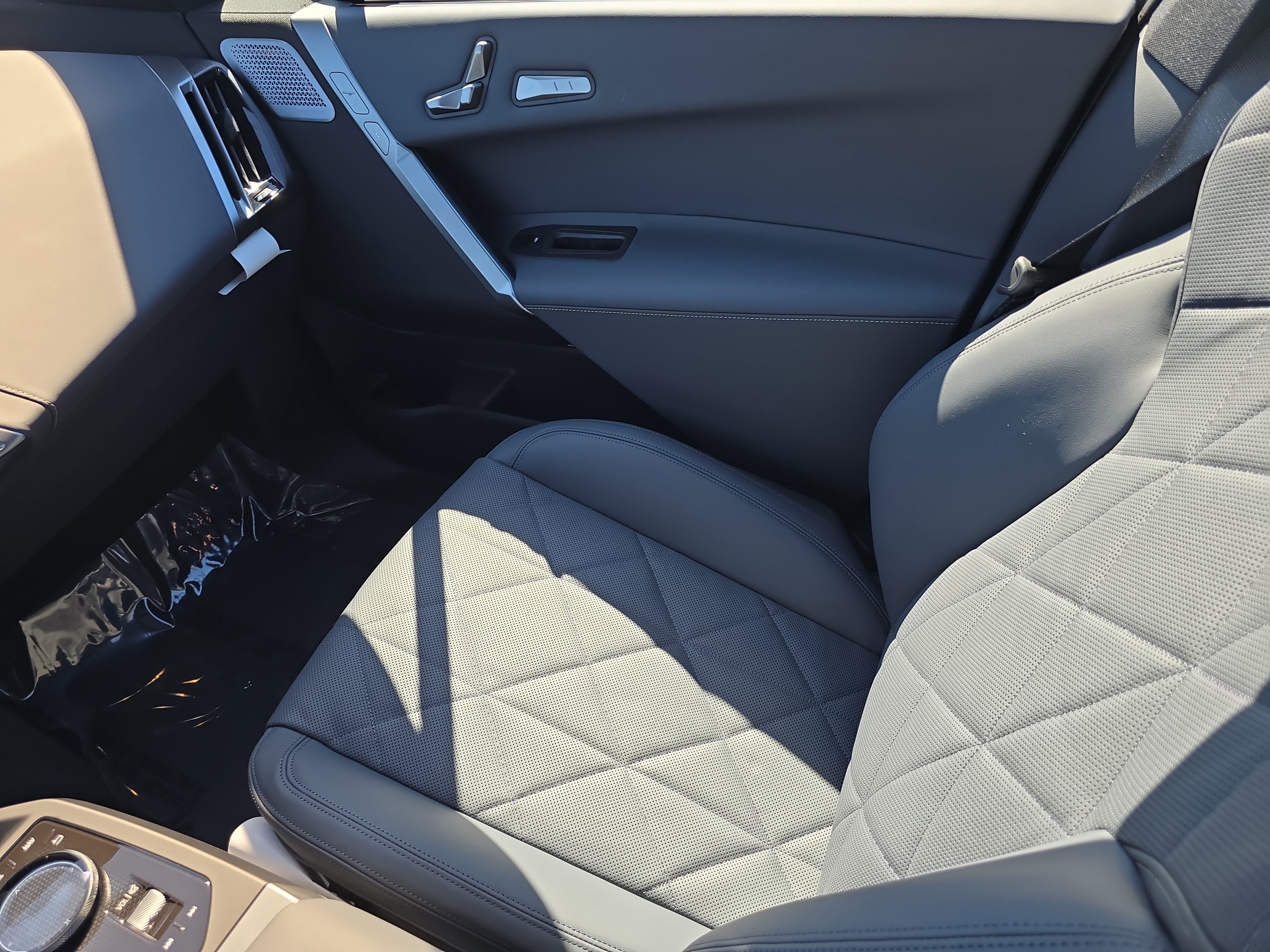 New 2026 BMW iX xDrive60 w/ M Sport Package image 15