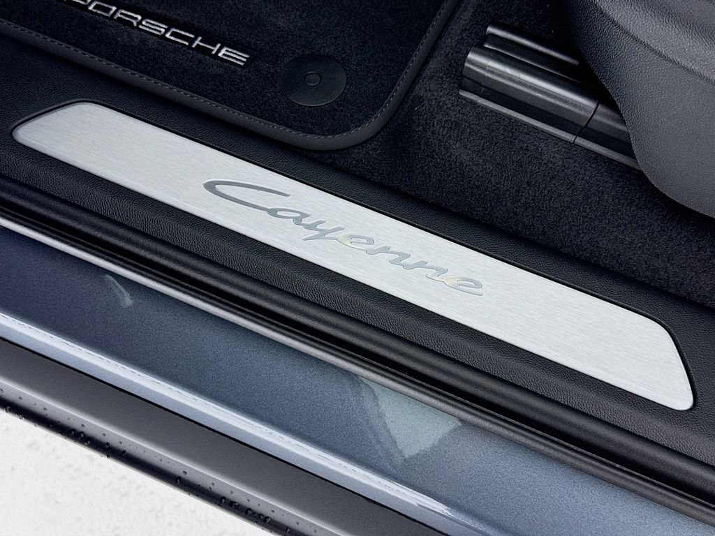 New 2026 Porsche Cayenne Coupe AWD/4WD image 12
