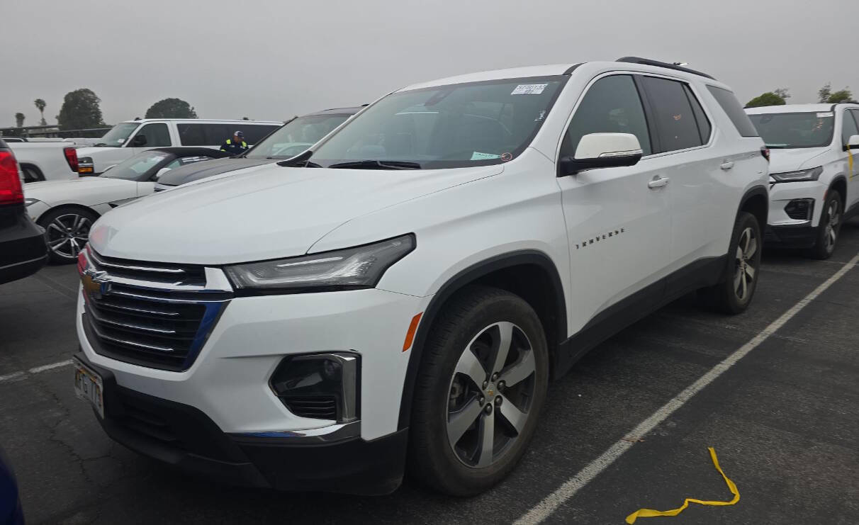 Used 2023 Chevrolet Traverse LT w/ LT Premium Package AWD/4WD image 5