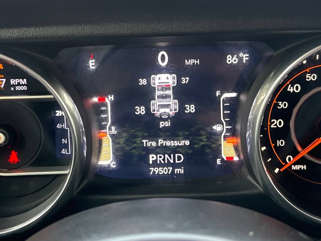 Used 2018 Jeep Wrangler Unlimited Sahara AWD/4WD image 22