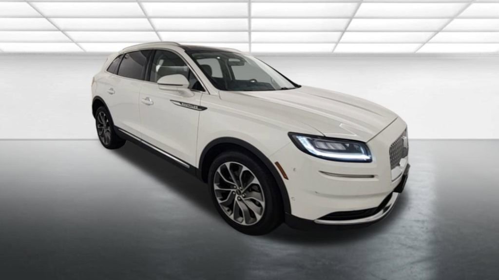 Used 2022 Lincoln Nautilus Reserve image 9