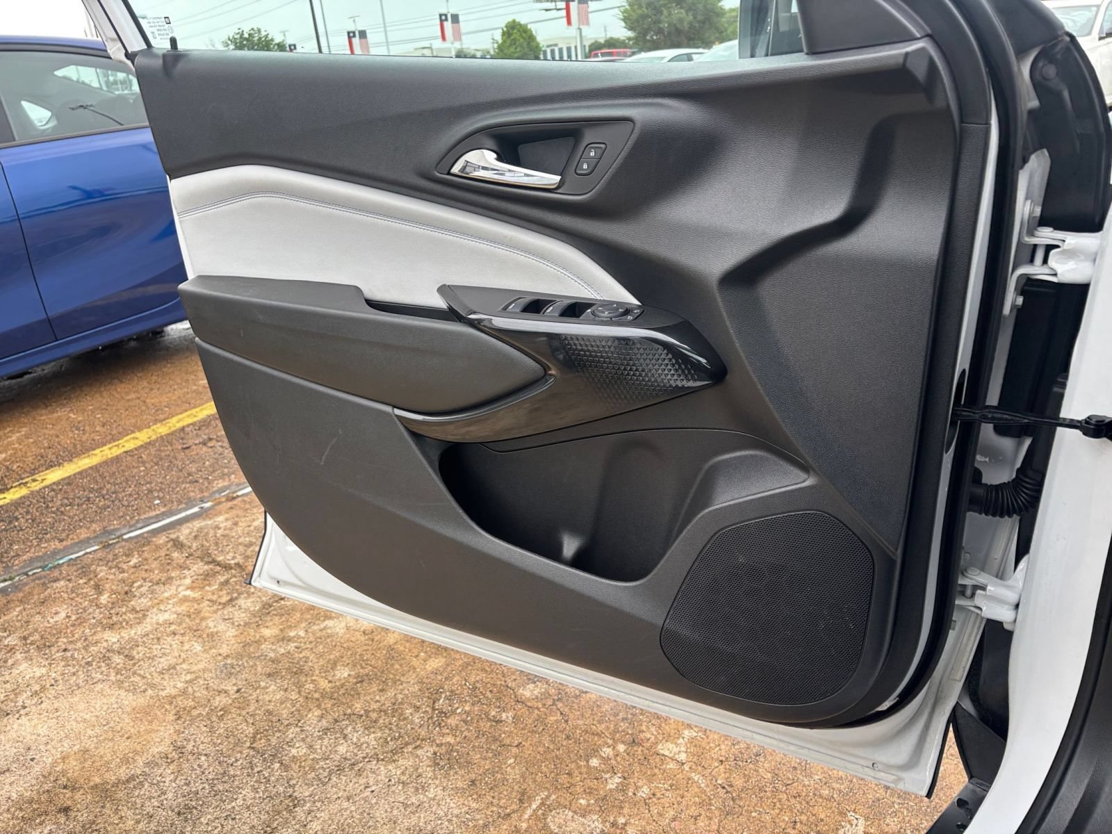 Used 2025 Chevrolet Trax LT w/ LT Convenience Package FWD image 15
