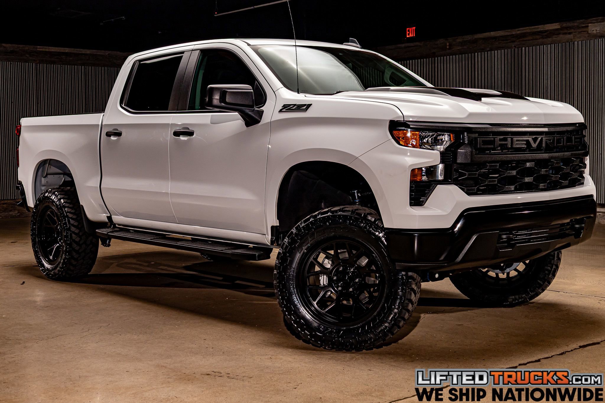 Used 2025 Chevrolet Silverado 1500 Custom Trail Boss w/ LPO, Dark Essentials Package image 1