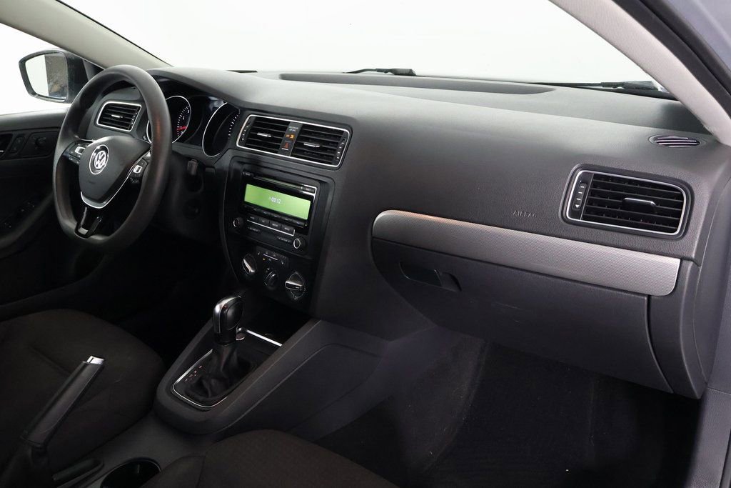 Used 2015 Volkswagen Jetta SE image 9