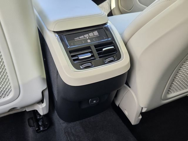 Certified 2023 Volvo XC60 B5 Ultimate w/ Protection Package Premier FWD image 16