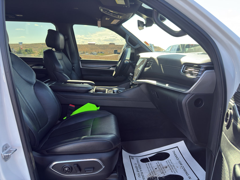 Certified 2024 Jeep Wagoneer Series III AWD/4WD image 15