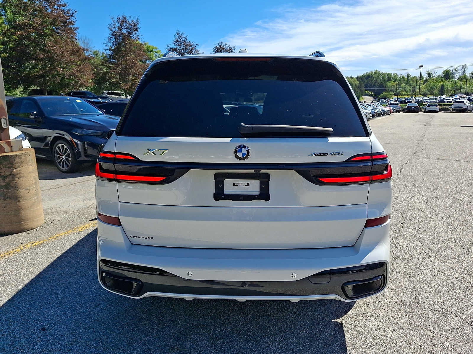 Used 2024 BMW X7 xDrive40i w/ M Sport Package AWD/4WD image 5