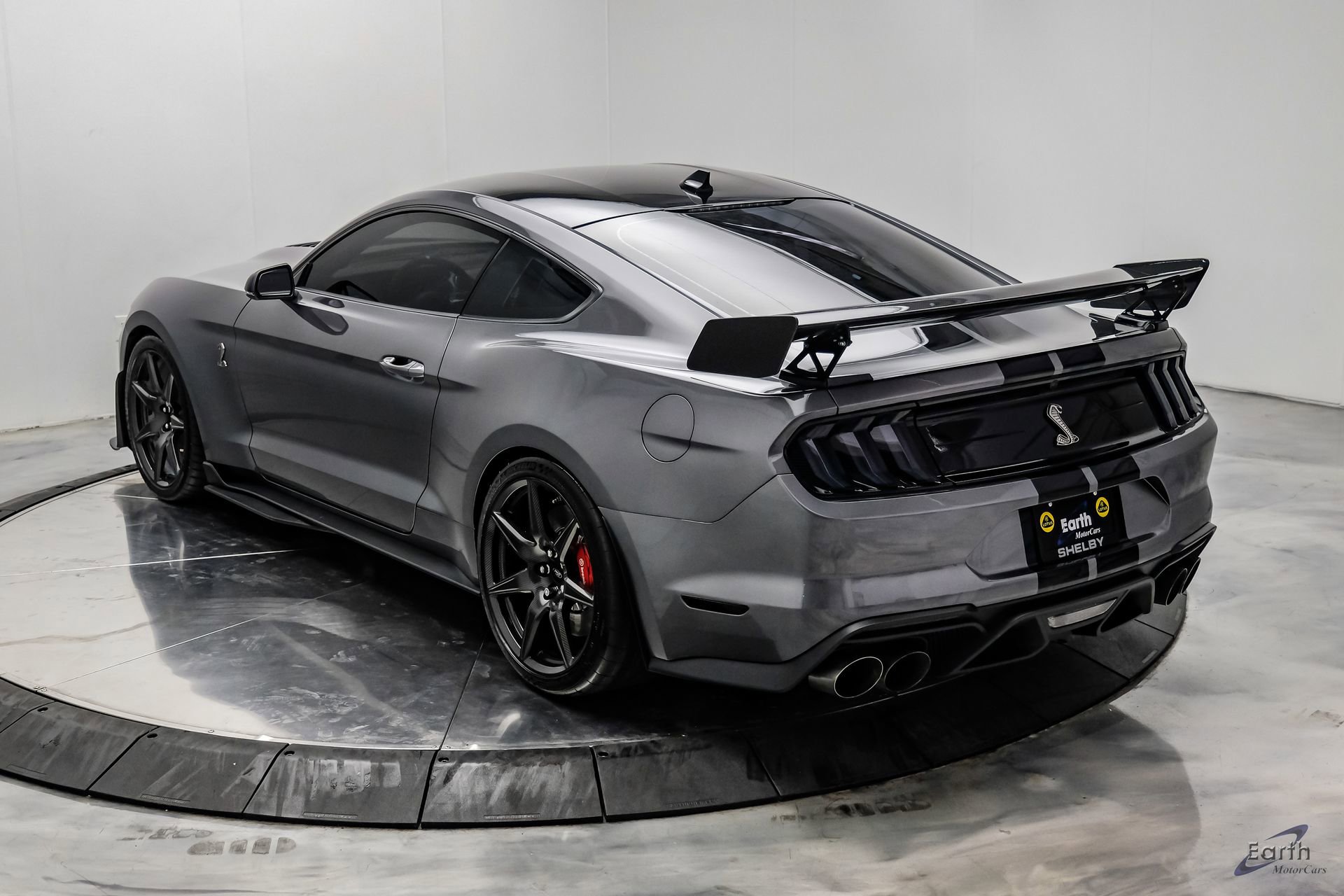 Used 2021 Ford Mustang Shelby GT500 w/ Carbon Fiber Track Pack RWD image 14
