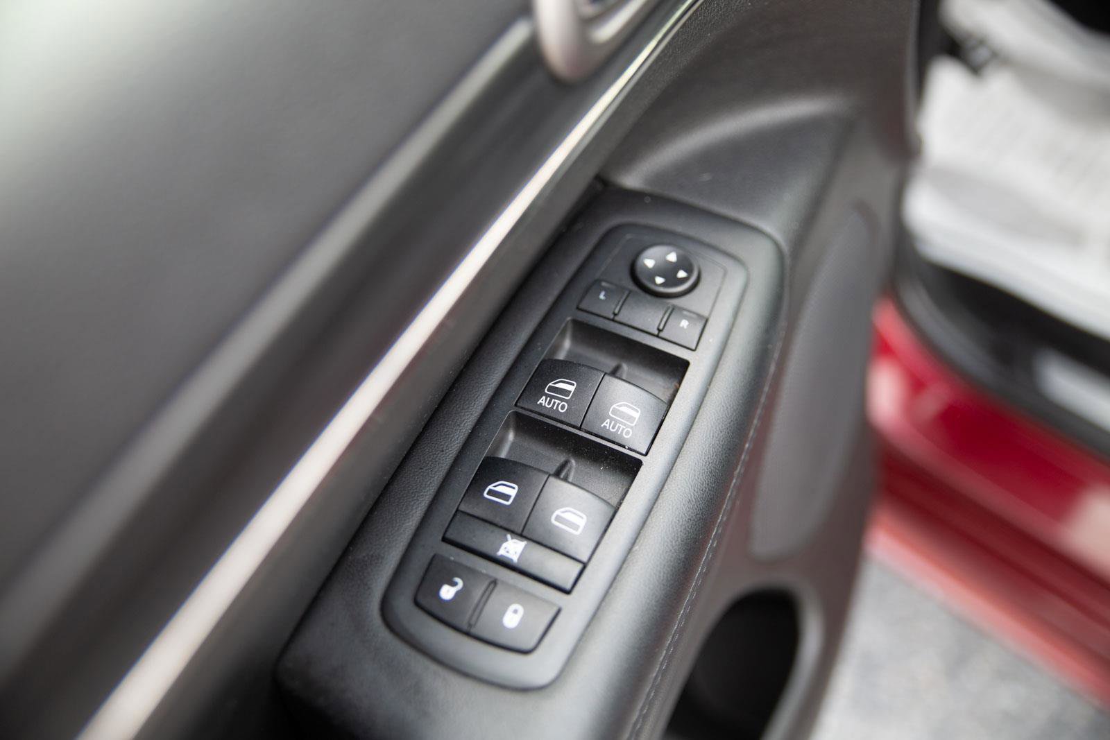 Used 2020 Jeep Grand Cherokee Limited X image 3