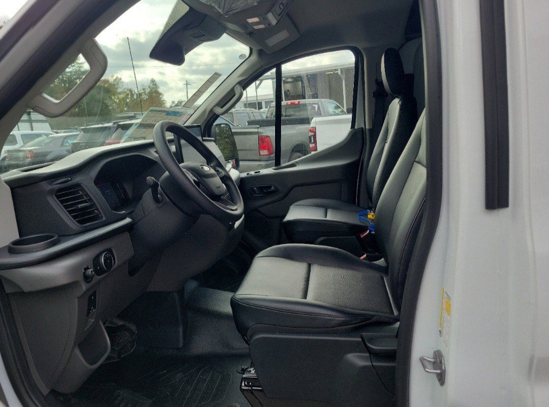 New 2026 Ford Transit 150 Low Roof RWD image 21