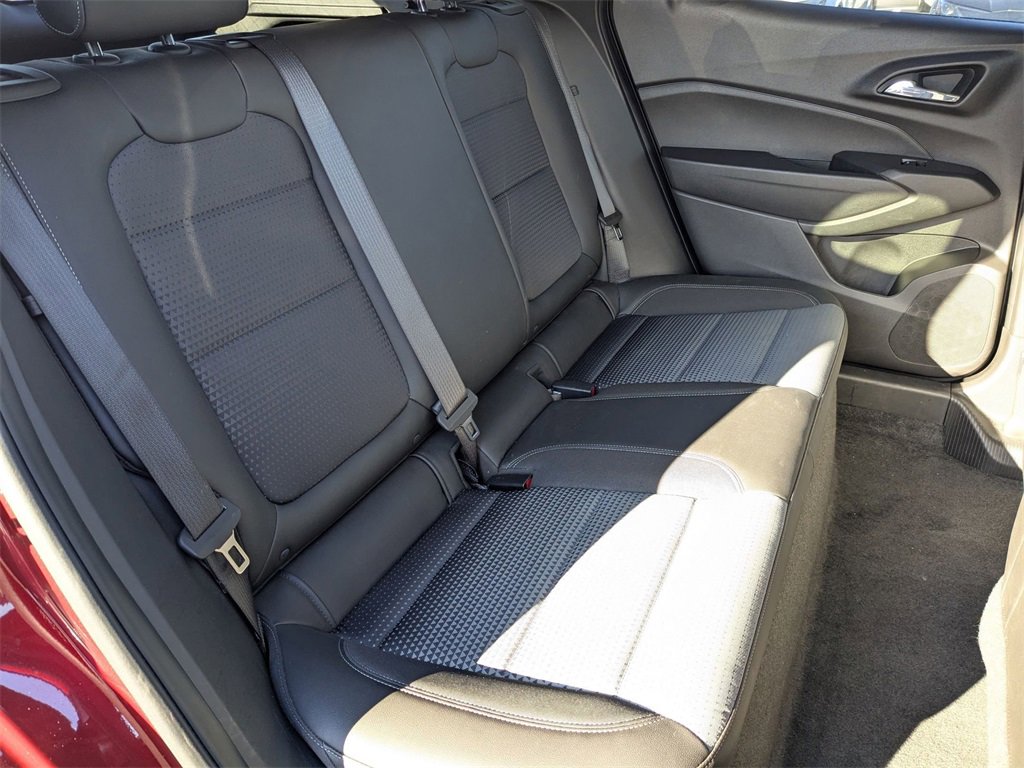 Used 2025 Chevrolet Trax LT w/ LT Convenience Package image 29