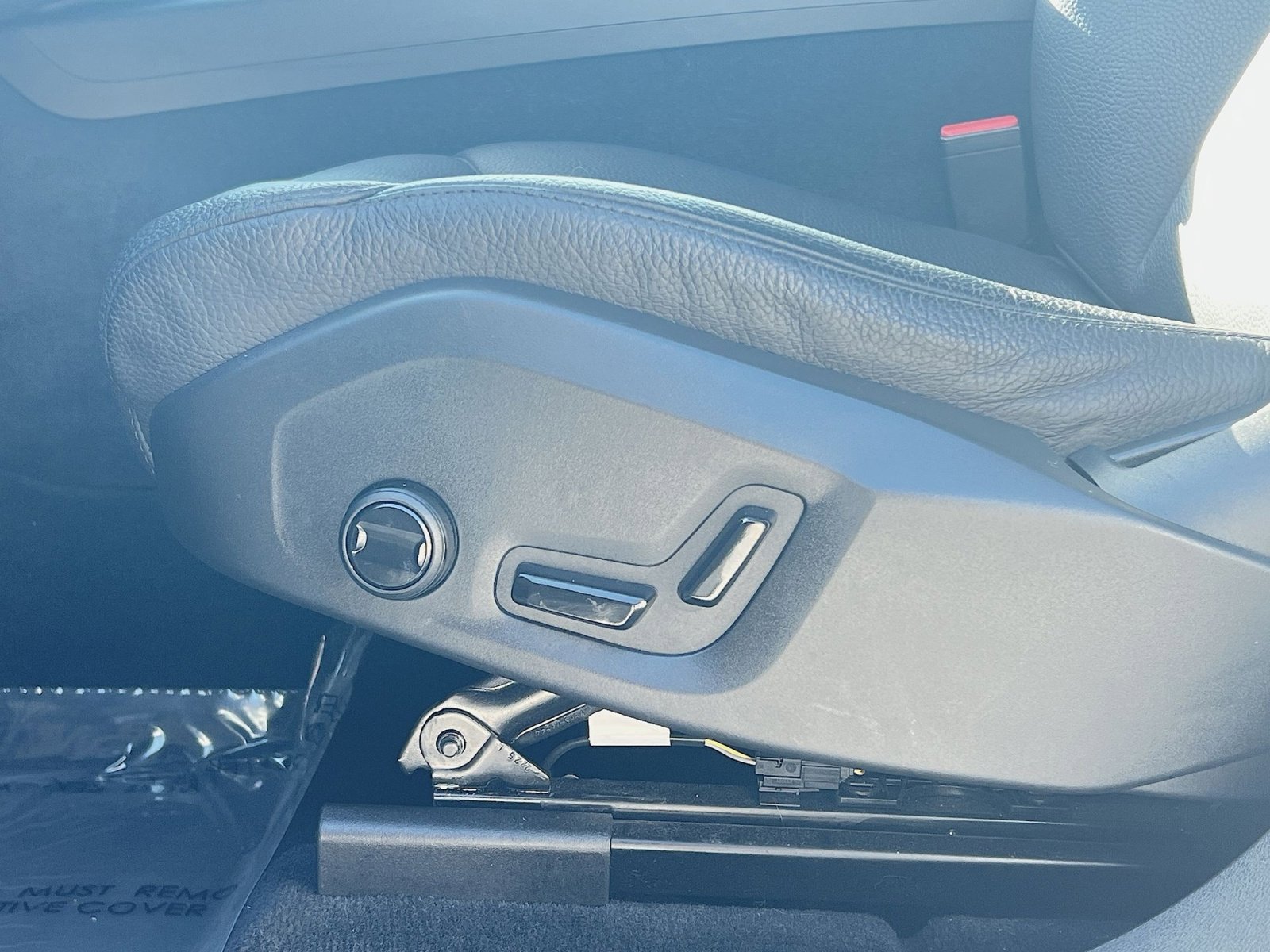 Certified 2023 Volvo XC60 B5 Plus w/ Climate Package image 14