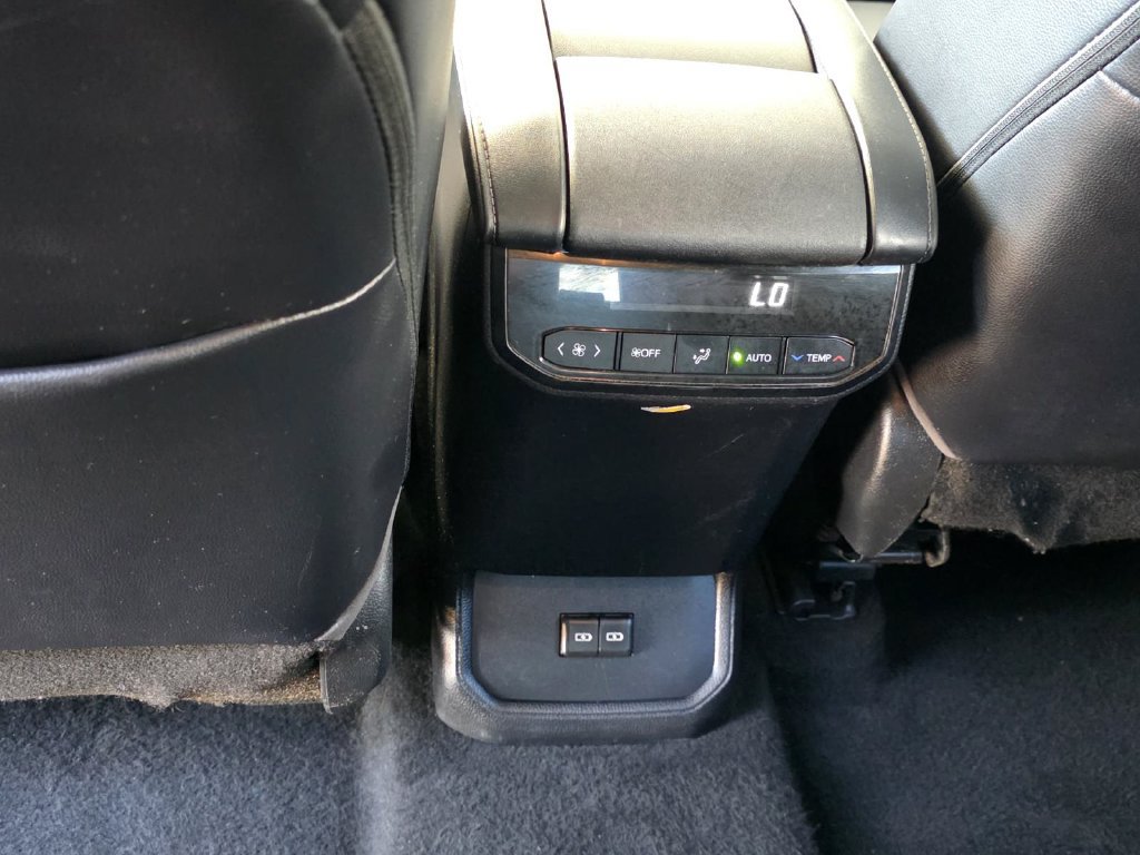 Used 2022 Toyota Highlander XLE FWD image 12
