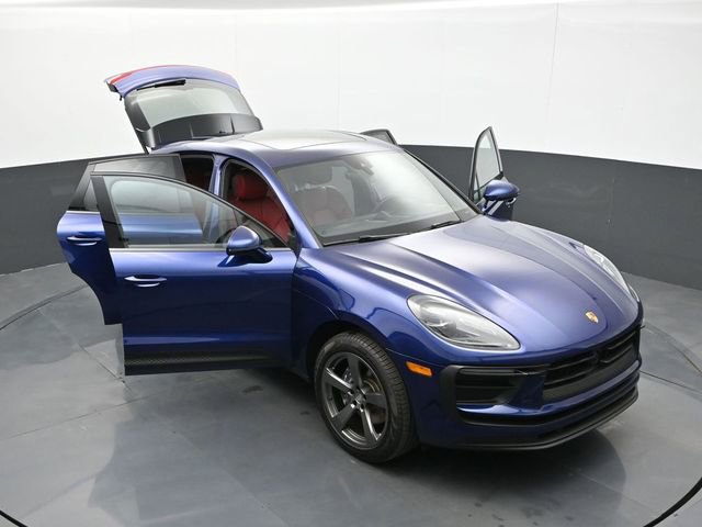 Certified 2025 Porsche Macan image 33