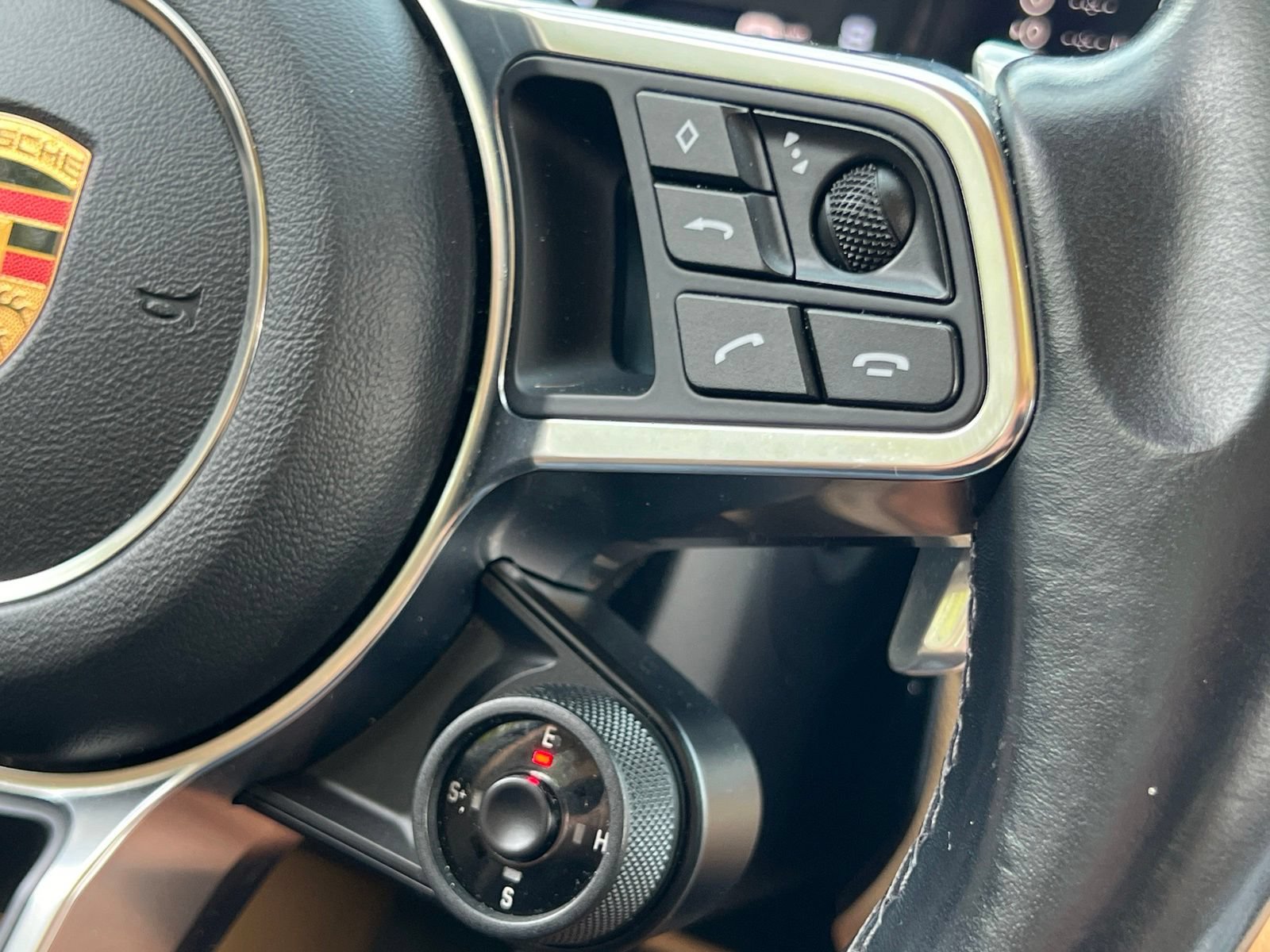 Certified 2020 Porsche Panamera 4 AWD/4WD image 25