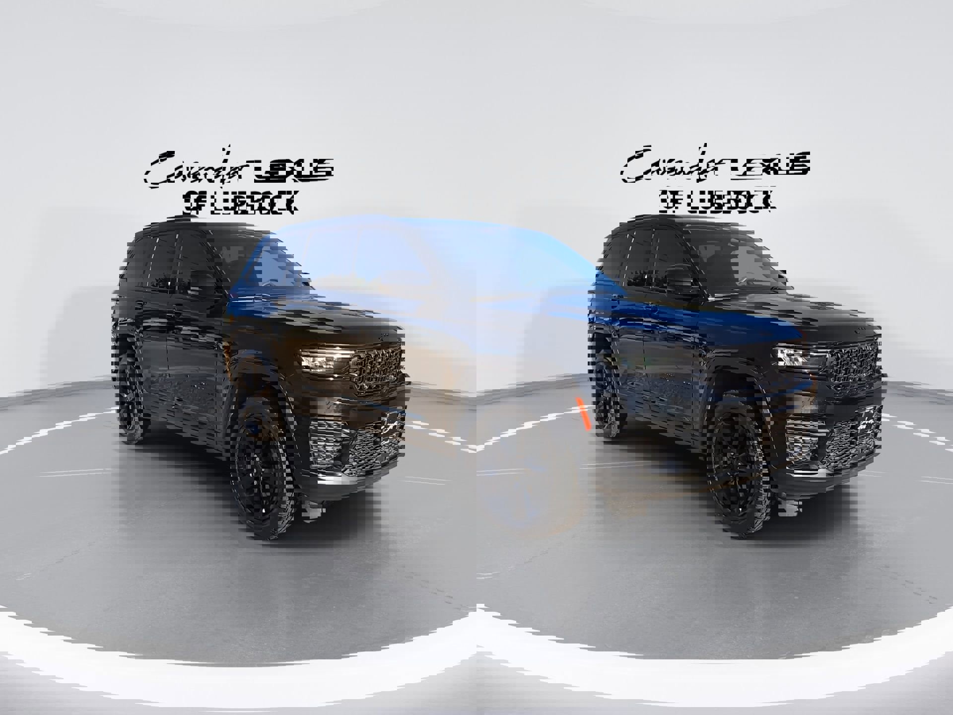 Used 2023 Jeep Grand Cherokee Altitude AWD/4WD image 2