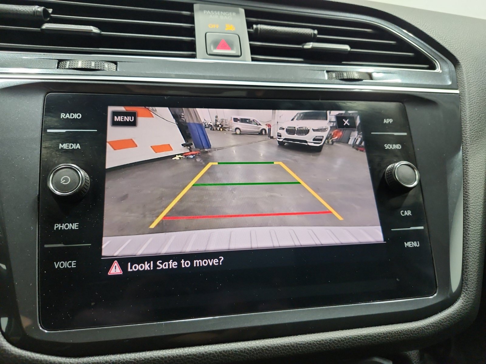 Used 2020 Volkswagen Tiguan SE w/ Panoramic Sunroof Package AWD/4WD image 18