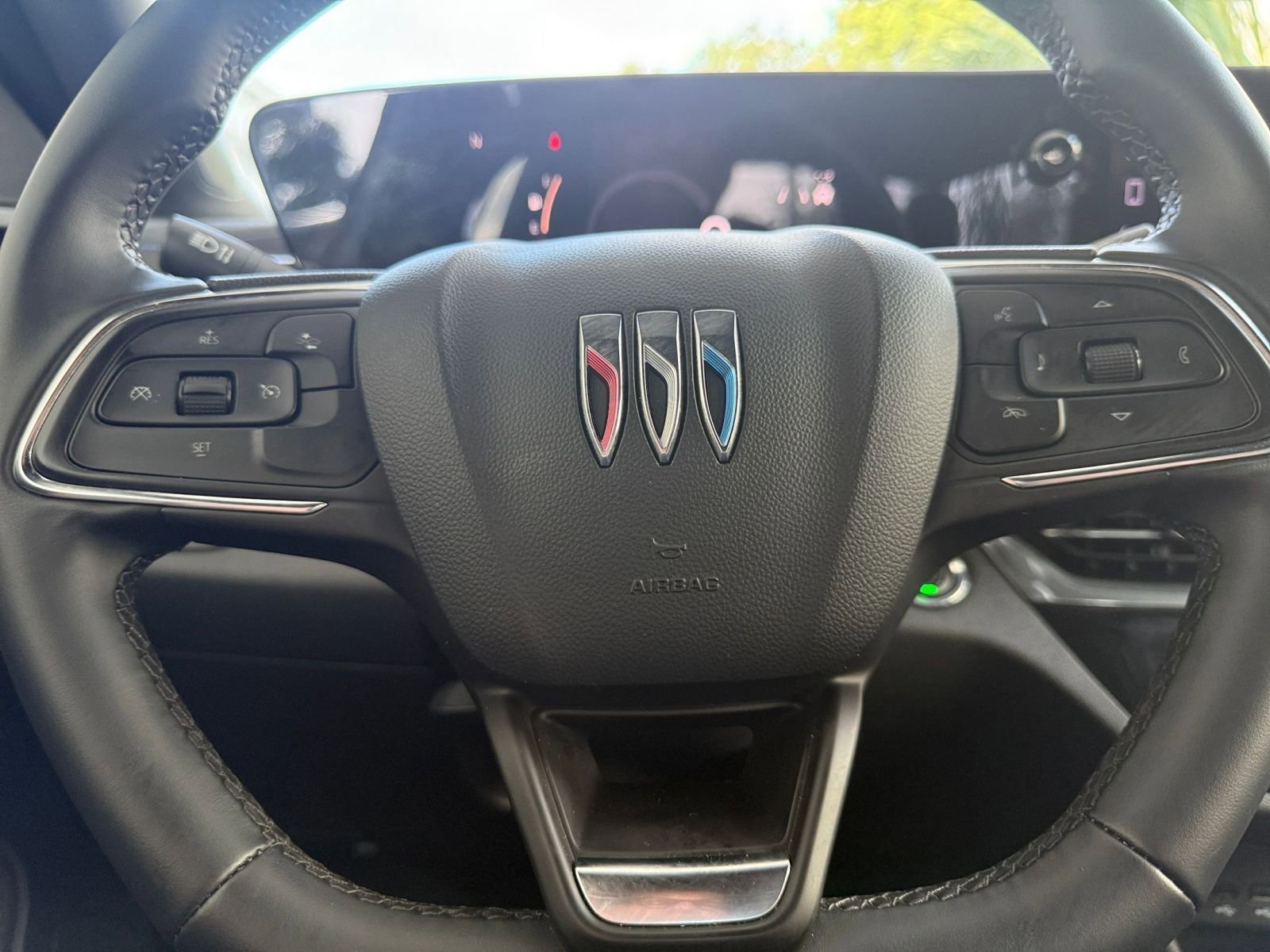 Used 2025 Buick Envista Sport Touring image 28