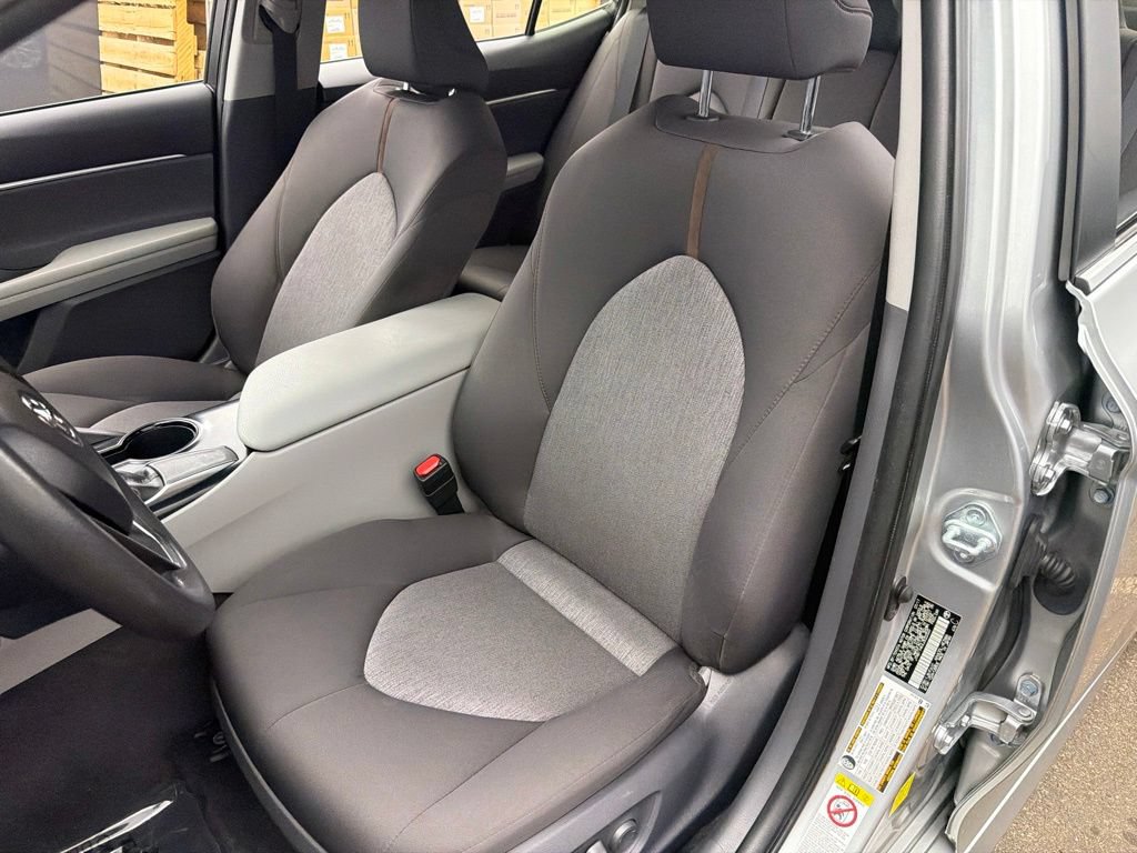 Used 2018 Toyota Camry LE FWD image 18